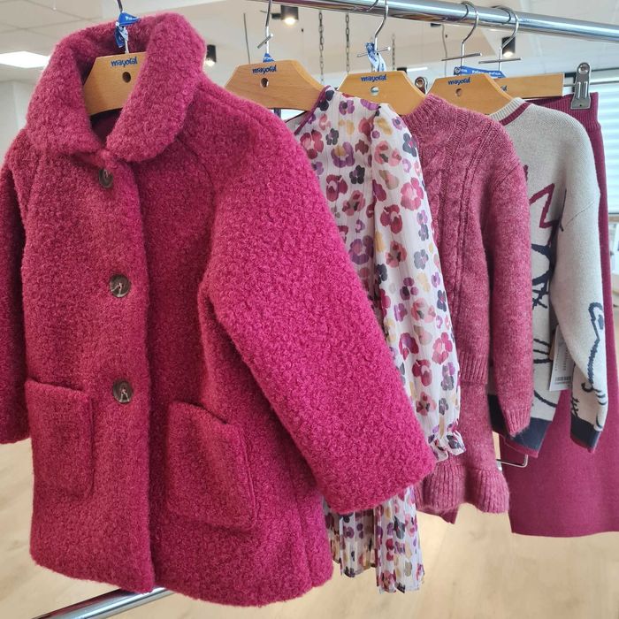 Продават се ЗАПАЗЕНИ  и НОВИ детски дрехи за момиченца