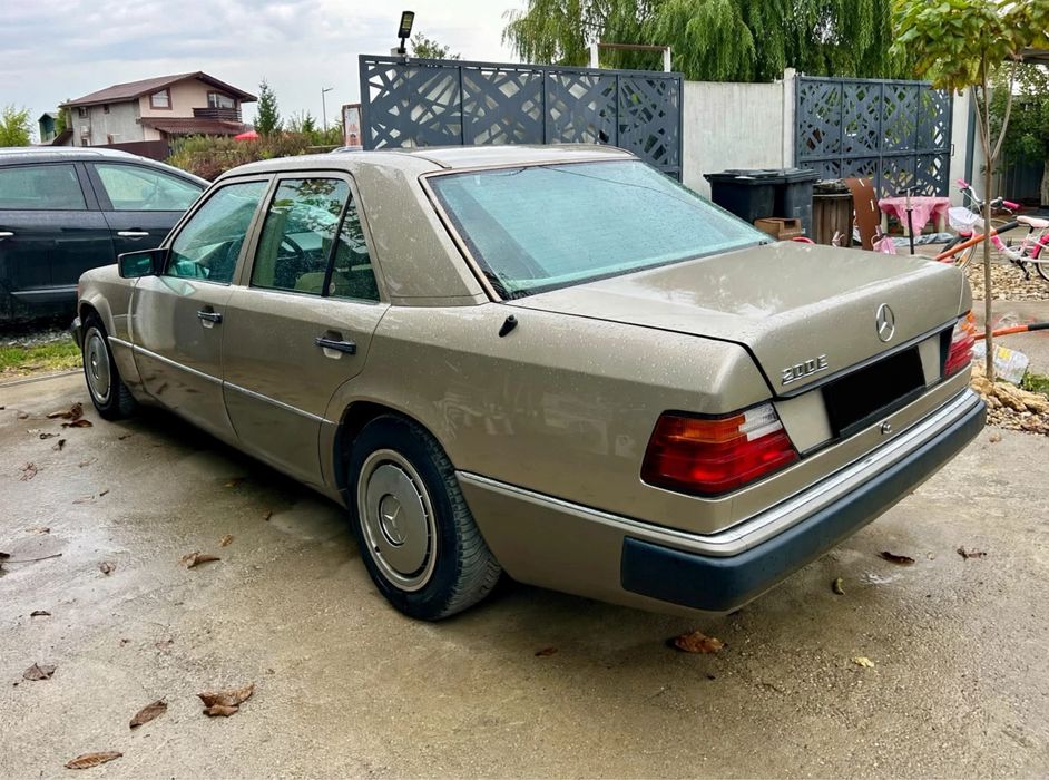 MERCEDES-BENZ E-Class 1990 — imagine 4