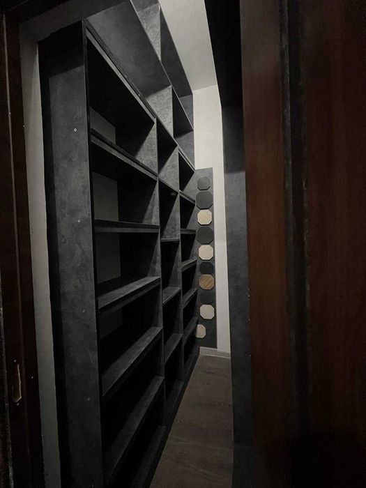 Ёшлар маркази олдида 2/5/5 квартира сотилади.