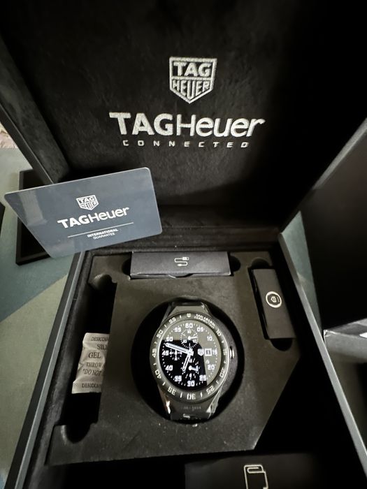 Часы TAG Heuer Connected Modular 45 (SBF8A8001)
