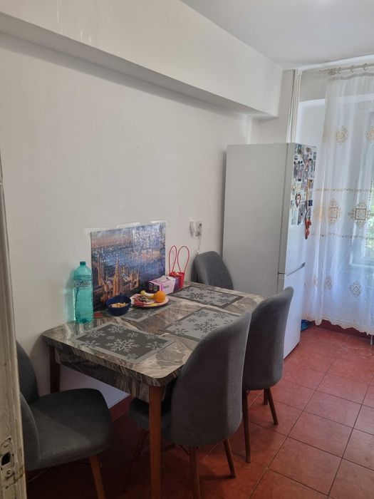 Vand apartament 3 camere