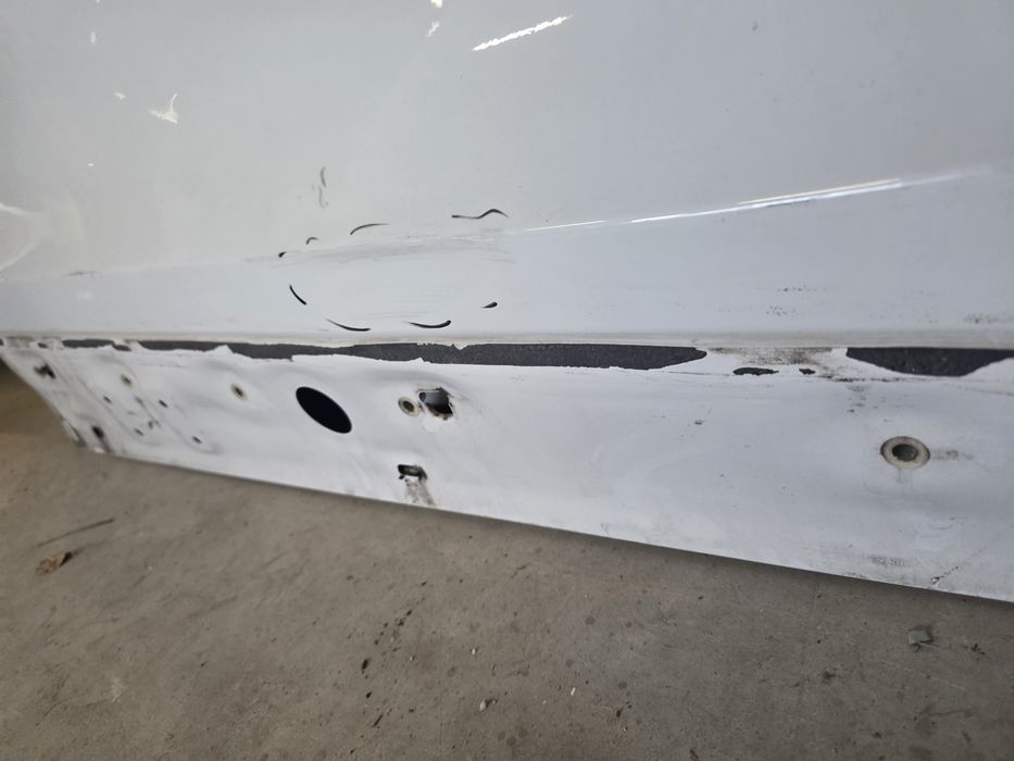 Skoda enyaq предна дясна врата