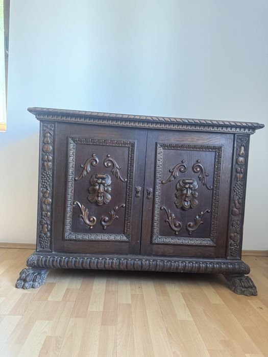 Mobila veche de vanzare