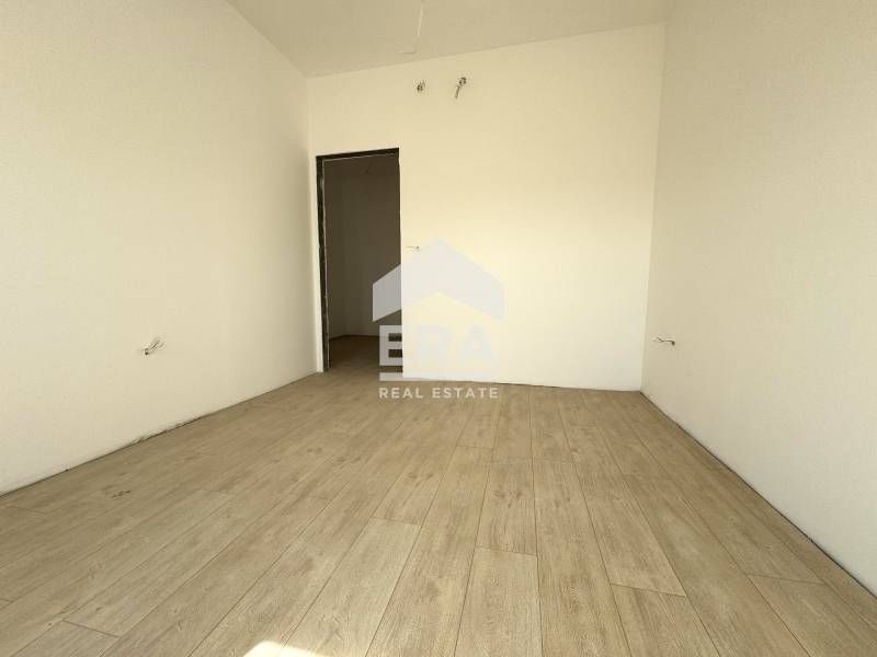 Многостаен апартамент с 3 спални, тип "мезонет", в нова сграда с разре