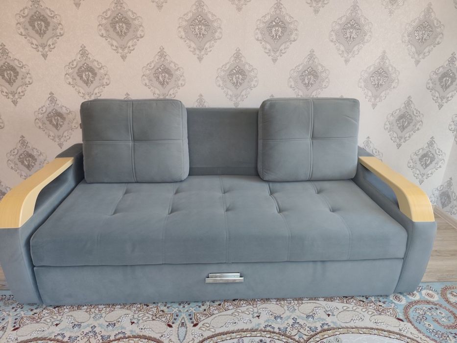 Продам диван срочно , в отличном состоянии