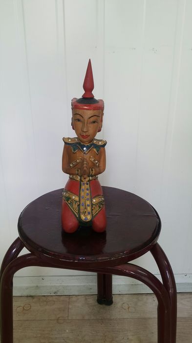 Статуетка дерево