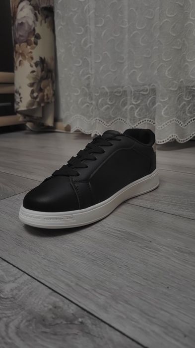 Adidași noi Graceland