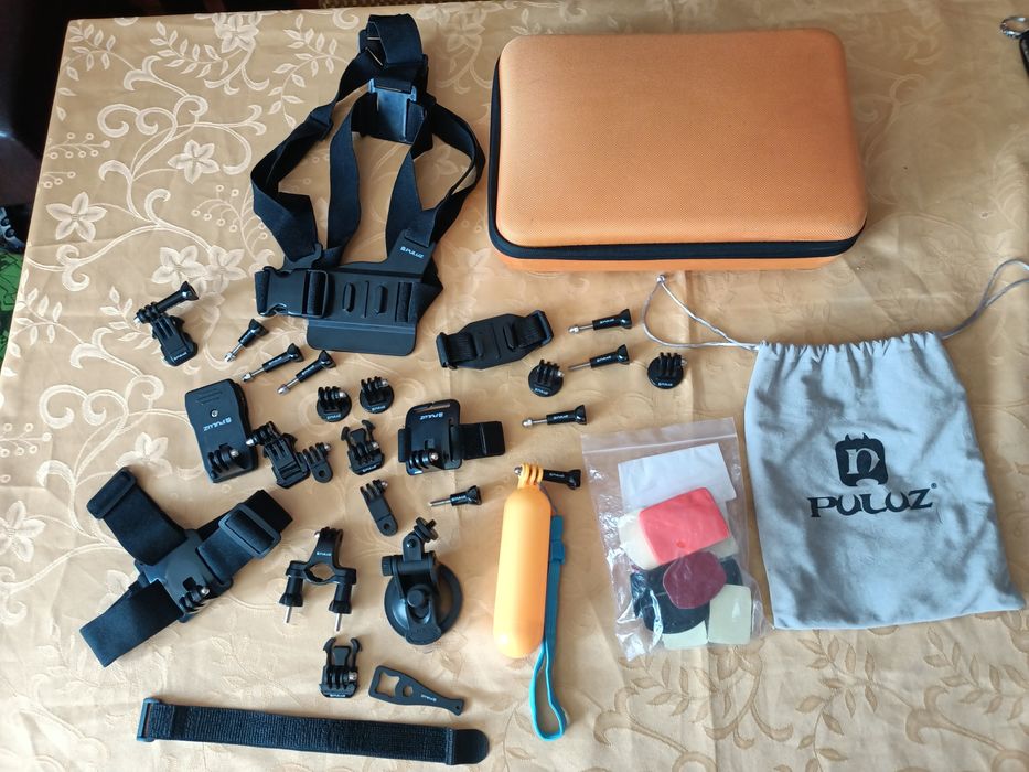 Vând DJI Osmo Action 4 Adventure Combo + Kit 53+1 accesorii + cutie