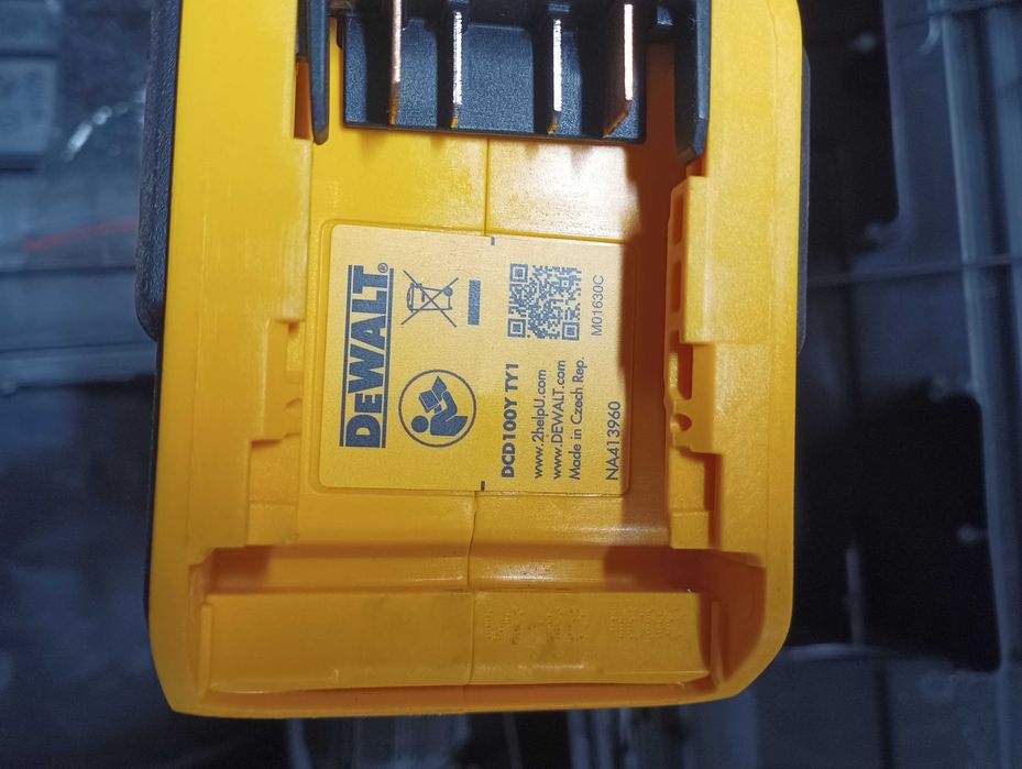 Винтоверт DeWalt dcd 100.