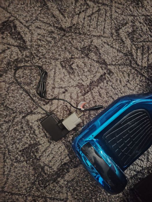 Vând Hoveboard cu scaun aproape nou cu lumini și blututch perfect funcțional