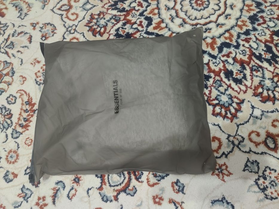 Худи Essentials Fear of God — серое мужское худи с капюшоном