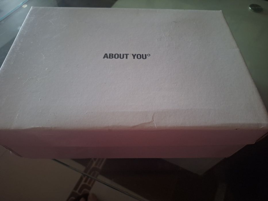 Нови златни сандали About you