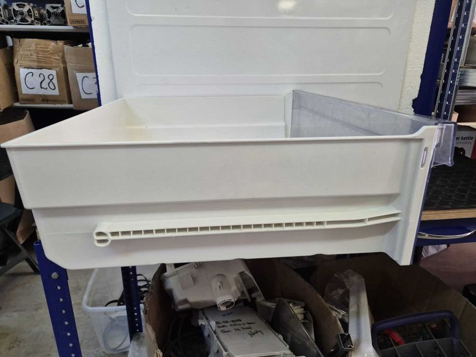 Cutie XXL , compartiment legume fructe combina , frigider Beko RCNE520E20DZM 575 x 485 x 185 mm in stare buna / R22