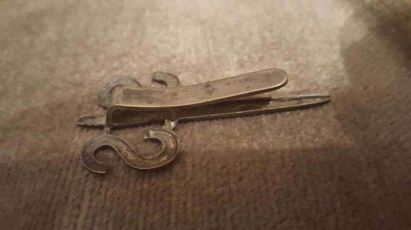 Стара антична значка за ревер