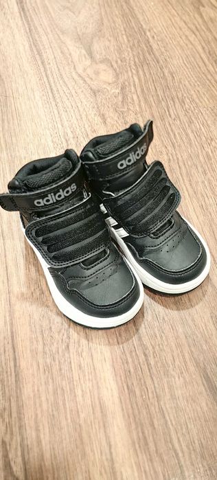 Ботички Adidas 22