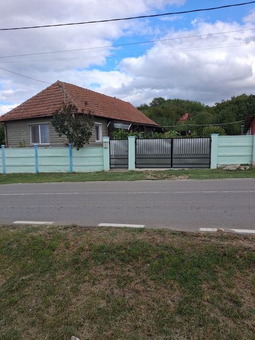 casa la mescreac cu livada si anexe
