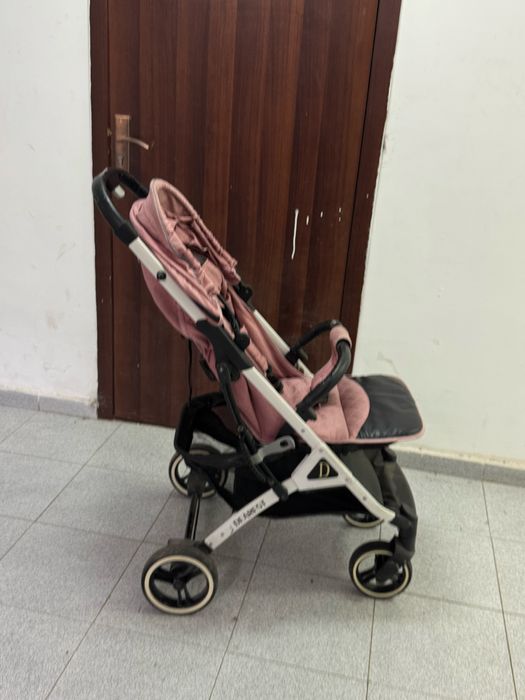 Продам коляска легкая маневренная