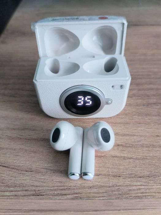 Căști Bluetooth wireless albe noi cu afișaj digital nivel baterie, încărcare mufă C