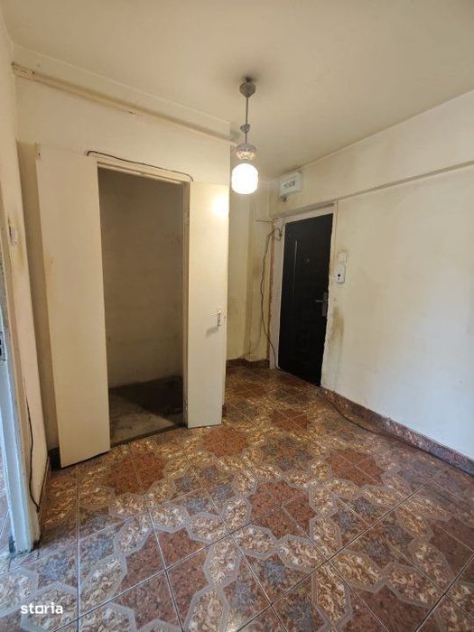 Apartament de vanzare, cu 3 camere spatios, etaj 1, zona Parcul Mara
