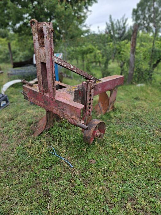 Plug tractor  2 brazde
