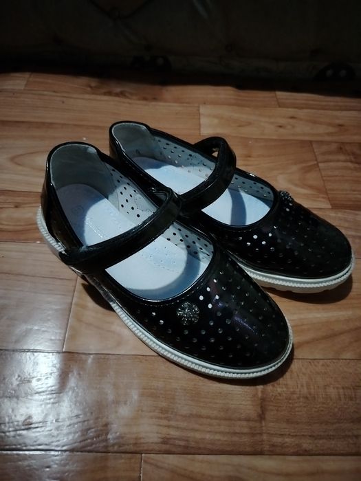Продам детские школьные вещи
