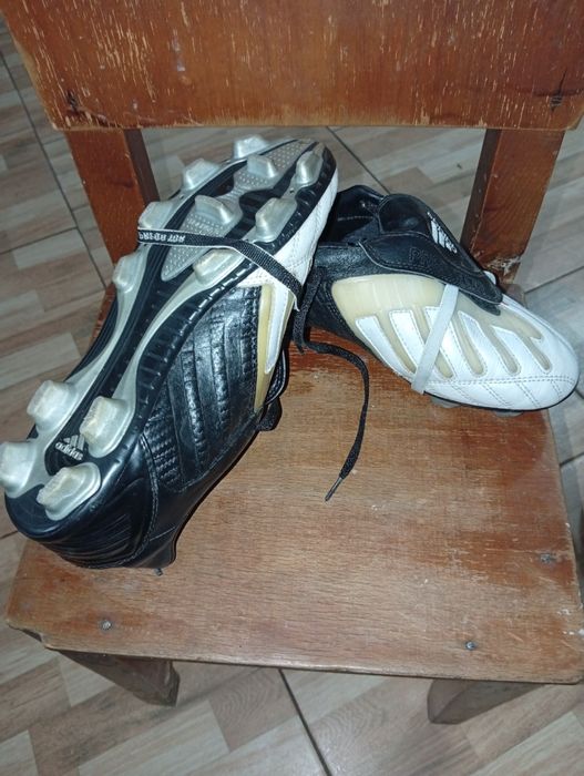 Ghete de fotbal Nike și adidas