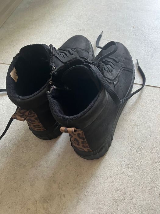 Обувки Тамарис 37 номер като нови.