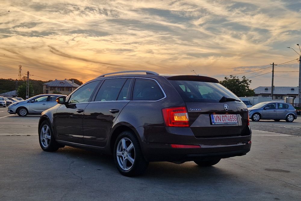 Skoda Octavia Business 2.0 Tdi/Bi-Xenon/DSG/Led/Distronic/Keyless