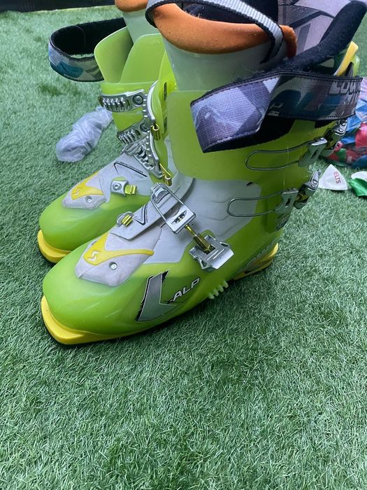 Clăpari Aproape Noi