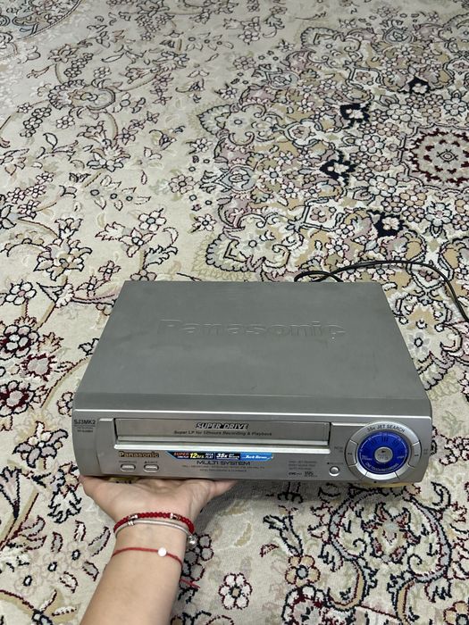 Видеомагнитофон Panasonic Super Drive.