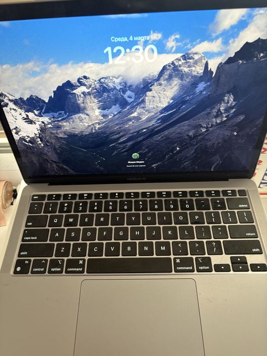 Macbook Air 2020 mgn63n