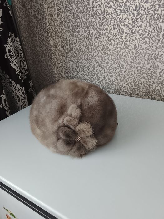 Берет норковый красивый