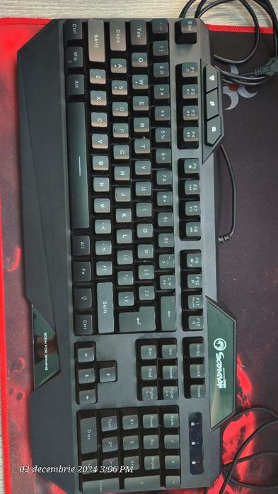 Tastatura, mouse pad