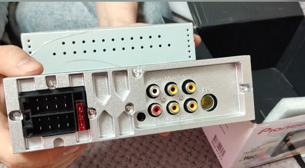 С сенсорным экраном