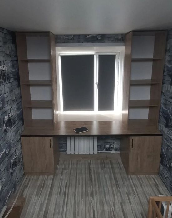 Письменный стол.