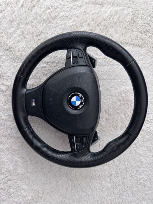 Vand Volan Complet in stare foarte buna M cu padele F10