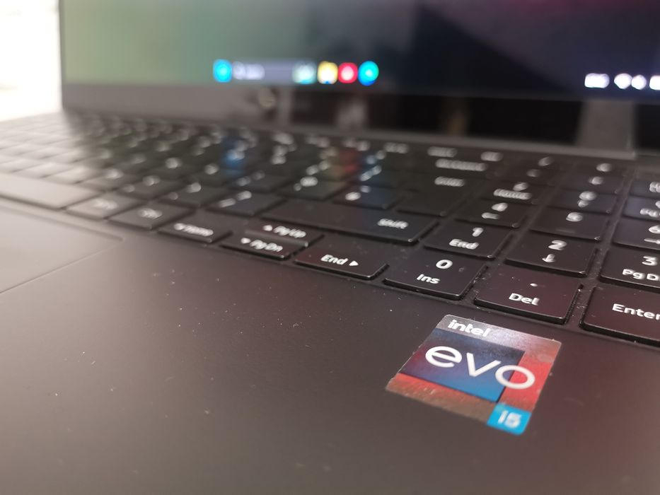 Лаптоп Samsung Galaxy Book Pro  2, 15.6"AMOLED, Intel I5 evo, 512GB NVMe, 8GB ram