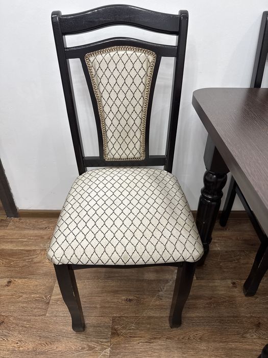 Стол и набор стульев