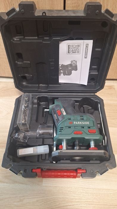 Акумулаторна оберфреза Parkside POFA 12 B3 + комплект фрези + висока копирна фреза за дърво
