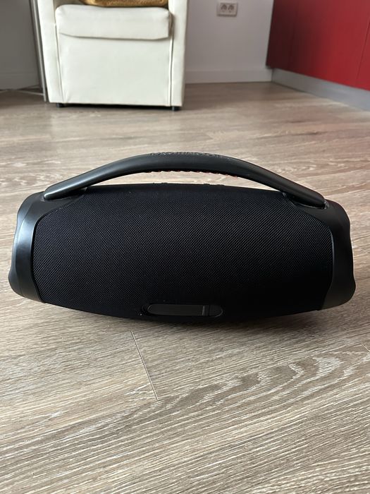 Boxă jbl are doar o mică zârietură