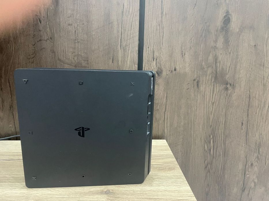 Продам Playstation 4