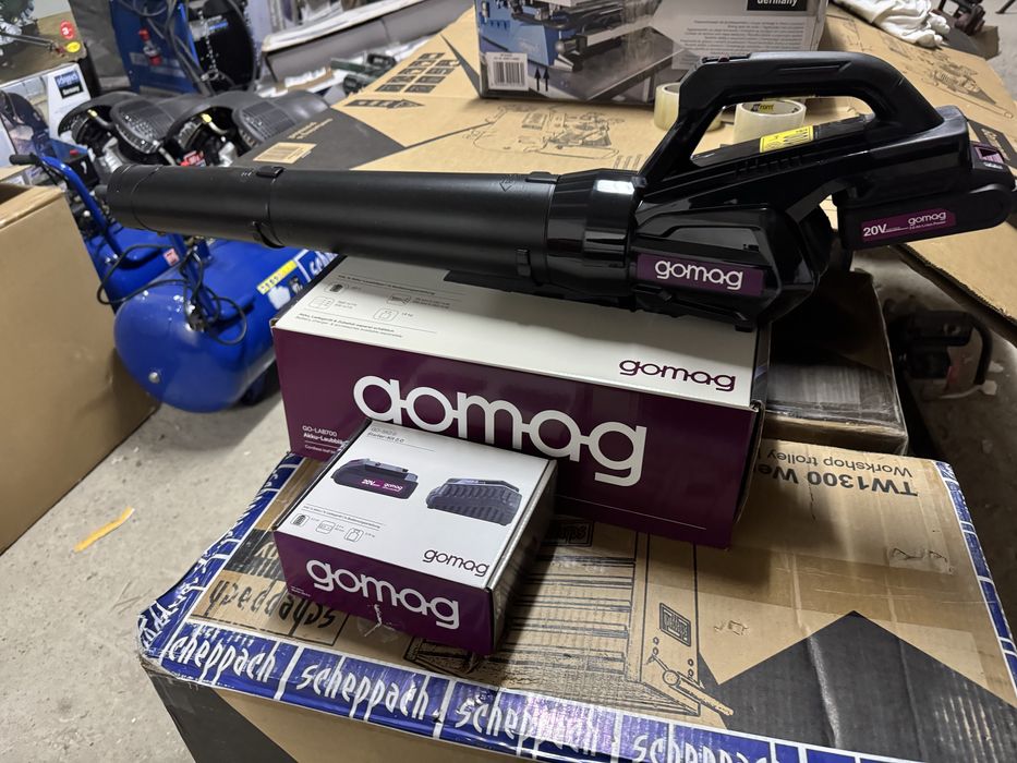 Suflanta pe acumulator frunze ,resturi vegetale