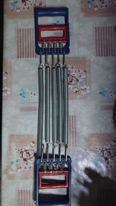 Эспандер пружинный кистевой