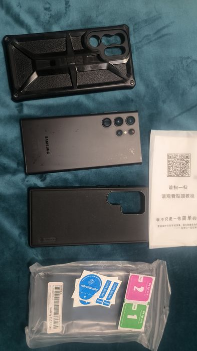 Samsung s22 Ultra 5G punct pe display