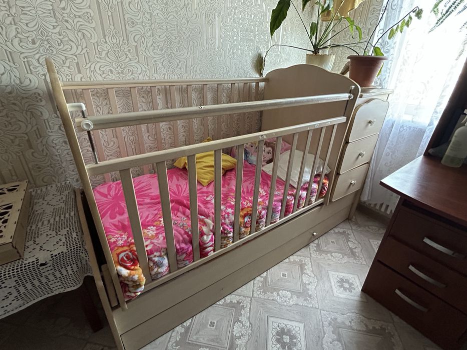 Кроватка 3 в 1 в очень хорошем состоянии