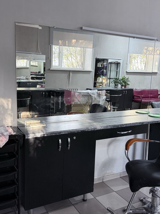 Продам постаменты для парикмахеров