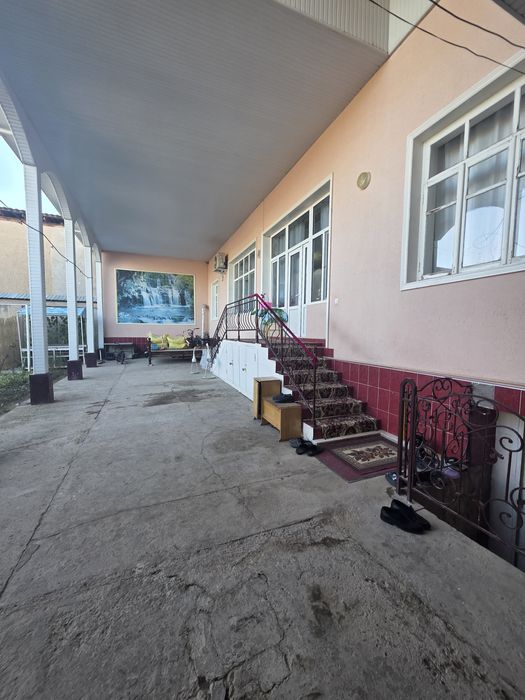 Кибрай тумани Бирлик махалласида 6 сотих 7 хонали  уй сотилади.