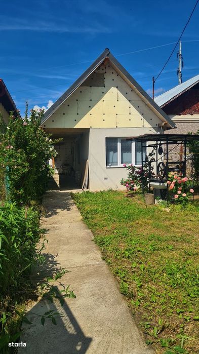 Casă cu deschidere la lac vânzare în comuna Merișani, județ Argeș.
