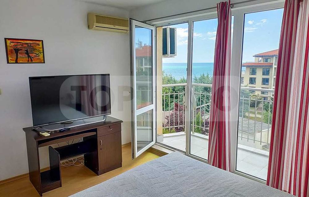 Двустаен апартамент с уникална морска гледка в град Бяла