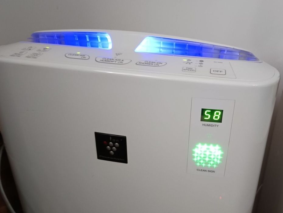 Purificator si umidificator aer Sharp model KC-A40 plasmacluster, stare foarte bună de funcționare.
Modelul Sharp KC-A40EU